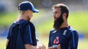 Moeen Ali (R) has been dropped by England for the second and final Test against New Zealand in Christchurch, starting Friday (March 30).(Twitter) Moeen Ali (R) has been dropped by England for the second and final Test against New Zealand in Christchurch, starting Friday (March 30).(Twitter)