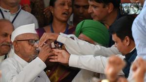 Maharashtra chief minister Devendra Fadnavis offers coconut water to social activist Anna Hazare as he ends his six-day indefinite hunger strike, at Ramlila Maidan in New Delhi, on March 23.(PTI Photo) Maharashtra chief minister Devendra Fadnavis offers coconut water to social activist Anna Hazare as he ends his six-day indefinite hunger strike, at Ramlila Maidan in New Delhi, on March 23.(PTI Photo)