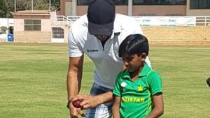Wasim Akram posted this picture of him training six-year old aspiring pace bowler Hasan Akhtar, who had gone viral on social media for his clean bowling action.(Twitter) Wasim Akram posted this picture of him training six-year old aspiring pace bowler Hasan Akhtar, who had gone viral on social media for his clean bowling action.(Twitter)