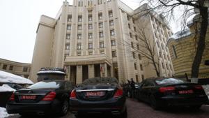 Cars of foreign ambassadors are parked near the building of the Russian Foreign Ministry during a briefing, dedicated to the poisoning of former Russian double agent Sergei Skripal and his daughter, in Moscow, Russia March 21, 2018.(REUTERS) Cars of foreign ambassadors are parked near the building of the Russian Foreign Ministry during a briefing, dedicated to the poisoning of former Russian double agent Sergei Skripal and his daughter, in Moscow, Russia March 21, 2018.(REUTERS)