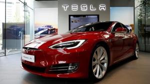 A Tesla Model S electric car is seen at a dealership store.(Reuters File Photo) A Tesla Model S electric car is seen at a dealership store.(Reuters File Photo)