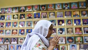 A woman pays tribute to the victims of 1984 anti-Sikh riots at Tilak Vihar in New Delhi on November 3, 2017.(HT File Photo) A woman pays tribute to the victims of 1984 anti-Sikh riots at Tilak Vihar in New Delhi on November 3, 2017.(HT File Photo)