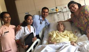 Dr Samrat Shah (in blue) with Dinoo Irani and her daughter Feruza, before Dinoo was discharged from Bhatia hospital on Sunday.(HT PHOTO) Dr Samrat Shah (in blue) with Dinoo Irani and her daughter Feruza, before Dinoo was discharged from Bhatia hospital on Sunday.(HT PHOTO)