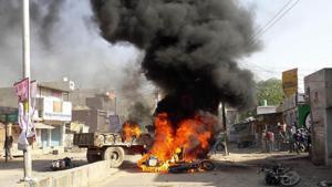 A vehicle burnt during clashes in Jaitaran town, Rajasthan, on Saturday.(HT Photo) A vehicle burnt during clashes in Jaitaran town, Rajasthan, on Saturday.(HT Photo)