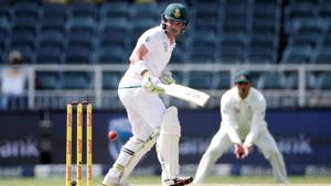 South Africa’s Dean Elgar was batting with skipper Faf du Plessis at stumps on Day 3 of the fourth Test vs Australia at the Wanderers Stadium in Johannesburg on Sunday.(Reuters) South Africa’s Dean Elgar was batting with skipper Faf du Plessis at stumps on Day 3 of the fourth Test vs Australia at the Wanderers Stadium in Johannesburg on Sunday.(Reuters)
