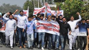 Students shout slogans during a protest against HRD minister Prakash Javadekar over CBSE paper leak, in Amritsar on April 1.(PTI Photo) Students shout slogans during a protest against HRD minister Prakash Javadekar over CBSE paper leak, in Amritsar on April 1.(PTI Photo)