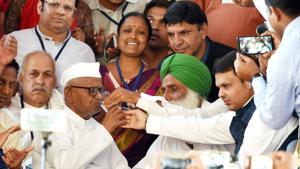 Social activist Anna Hazare ends his fast after talks with Maharashtra chief minister Devendra Fadnavis, Ramlila Maidan, New Delhi, March 29(Arvind Yadav/HT PHOTO) Social activist Anna Hazare ends his fast after talks with Maharashtra chief minister Devendra Fadnavis, Ramlila Maidan, New Delhi, March 29(Arvind Yadav/HT PHOTO)