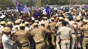 Police personnel try to disperse the protesters who were trying to block the Delhi-Gurugram expressway near Rajiv Chowk during Bharat Bandh call in Gurugram on Monday.(PTI Photo) Police personnel try to disperse the protesters who were trying to block the Delhi-Gurugram expressway near Rajiv Chowk during Bharat Bandh call in Gurugram on Monday.(PTI Photo)