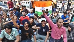 Class 10 and 12 students hold protests against the question papers’ leak outside CBSE office in Preet Vihar in New Delhi on March 31.(Raj K Raj/HT Photo) Class 10 and 12 students hold protests against the question papers’ leak outside CBSE office in Preet Vihar in New Delhi on March 31.(Raj K Raj/HT Photo)
