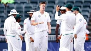 Follow full cricket score of South Africa vs Australia, 4th Test, Day 4, Johannesburg here. South Africa have tightened their grip on Australia in the fourth Test.(AFP) Follow full cricket score of South Africa vs Australia, 4th Test, Day 4, Johannesburg here. South Africa have tightened their grip on Australia in the fourth Test.(AFP)
