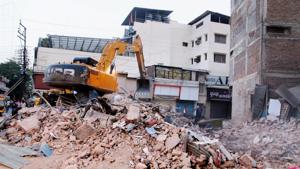 The debris is being removed on Sunday after a hotel building collapsed in Indore on Saturday night.(PTI Photo) The debris is being removed on Sunday after a hotel building collapsed in Indore on Saturday night.(PTI Photo)