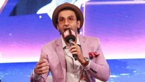 Ranveer Singh has hurt himself and has been advised against performing at the IPL.(IANS) Ranveer Singh has hurt himself and has been advised against performing at the IPL.(IANS)