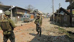 Soldiers at the site of the gun battle between militants and security forces in Shopian,South Kashmir, on Sunday.(Waseem Andrabi/HT photo) Soldiers at the site of the gun battle between militants and security forces in Shopian,South Kashmir, on Sunday.(Waseem Andrabi/HT photo)