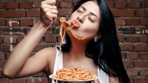 Pasta has a low glycemic index, which means it causes smaller increases in blood sugar levels than those caused by eating foods with a high glycemic index.(Shutterstock) Pasta has a low glycemic index, which means it causes smaller increases in blood sugar levels than those caused by eating foods with a high glycemic index.(Shutterstock)
