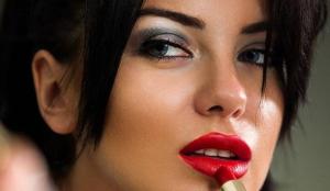 A bulletproof lip-liner can always look good on any skin tone.(Shutterstock) A bulletproof lip-liner can always look good on any skin tone.(Shutterstock)
