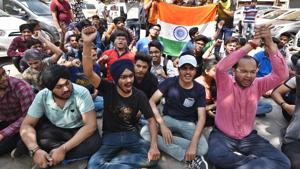 Students protest against alleged paper leak outside the Central Board of Secondary Education (CBSE) office at Preet Vihar in New Delhi(Raj K Raj/HT Photo) Students protest against alleged paper leak outside the Central Board of Secondary Education (CBSE) office at Preet Vihar in New Delhi(Raj K Raj/HT Photo)