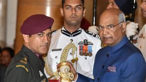 President Ram Nath Kovind confers Padma Bhushan to Indian cricketer M.S. Dhoni during the Padma Awards 2018 function at Rastrapati Bhawan in New Delhi on Monday.(PTI) President Ram Nath Kovind confers Padma Bhushan to Indian cricketer M.S. Dhoni during the Padma Awards 2018 function at Rastrapati Bhawan in New Delhi on Monday.(PTI)