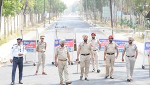 Four youngsters from Shaheed Bhagat Singh Nagar district were arrested by the police when they were on their way to set a liquor vend on fire.(File photo) Four youngsters from Shaheed Bhagat Singh Nagar district were arrested by the police when they were on their way to set a liquor vend on fire.(File photo)