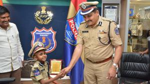 Six-year-old Ishan with Rachakonda police commissioner Mahesh Bhagwat.(HT Photo) Six-year-old Ishan with Rachakonda police commissioner Mahesh Bhagwat.(HT Photo)