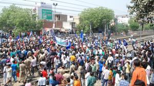 On Monday, lakhs of protesters belonging to several pro-Dalit organisations had blocked highways and roads in various states to protest against the recent amendments introduced by the Supreme Court in the Scheduled Caste/Scheduled Tribe Atrocities Act.(Sakib Ali/HT Photo) On Monday, lakhs of protesters belonging to several pro-Dalit organisations had blocked highways and roads in various states to protest against the recent amendments introduced by the Supreme Court in the Scheduled Caste/Scheduled Tribe Atrocities Act.(Sakib Ali/HT Photo)