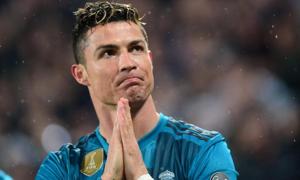 Cristiano Ronaldo thanks Juventus fans after receiving a standing ovation following his second goal for Real Madrid in their Champions League clash.(REUTERS) Cristiano Ronaldo thanks Juventus fans after receiving a standing ovation following his second goal for Real Madrid in their Champions League clash.(REUTERS)