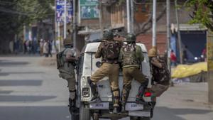 Policemen hang on to an armoured vehicle during a shutdown on the outskirts of Srinagar, on April 3, 2018.(AP Photo) Policemen hang on to an armoured vehicle during a shutdown on the outskirts of Srinagar, on April 3, 2018.(AP Photo)