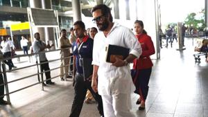 Saif Ali Khan arrives back in Mumbai after being acquitted in blackbuck case.(HT Photo) Saif Ali Khan arrives back in Mumbai after being acquitted in blackbuck case.(HT Photo)