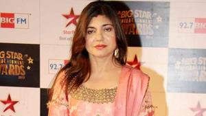 Alka Yagnik sang the original song, Ek Do Teen, which was picturised on Madhuri Dixit. Alka Yagnik sang the original song, Ek Do Teen, which was picturised on Madhuri Dixit.