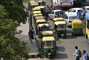 There are about 19,000 registered autorickshaws in Noida and 70% of owners have not renewed tax permits.(Virendra Singh Gosain/HT PHOTO) There are about 19,000 registered autorickshaws in Noida and 70% of owners have not renewed tax permits.(Virendra Singh Gosain/HT PHOTO)