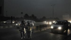 A sudden storm hits Gurgaon on Friday. The storm dipped the visibility, leading to vehicles plying on the streets coming to a standstill momentarily, while pedestrians rushed to seek shelter.(Parveen Kumar/HT Photo) A sudden storm hits Gurgaon on Friday. The storm dipped the visibility, leading to vehicles plying on the streets coming to a standstill momentarily, while pedestrians rushed to seek shelter.(Parveen Kumar/HT Photo)