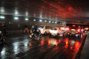 The rainfall dragged down the mercury in Gurgaon and brought residents much needed relief from the stifling heat.(Parveen Kumar/HT PHOTO) The rainfall dragged down the mercury in Gurgaon and brought residents much needed relief from the stifling heat.(Parveen Kumar/HT PHOTO)