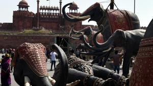 Workers dismantle elephant sculptures placed outside Red fort after BJP's Rashtriya Raksha Yagna event to secure victory in 2019 Lok Sabha elections.(Sonu Mehta/HT Photo) Workers dismantle elephant sculptures placed outside Red fort after BJP's Rashtriya Raksha Yagna event to secure victory in 2019 Lok Sabha elections.(Sonu Mehta/HT Photo)