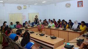 Students and teachers discussing during HT Forum at Rajarshi Tandon Girls Degree College.(Anil Kumar Maurya/HT Photo) Students and teachers discussing during HT Forum at Rajarshi Tandon Girls Degree College.(Anil Kumar Maurya/HT Photo)