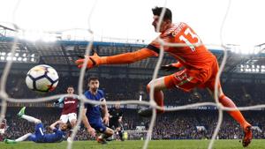 West Ham United striker Javier Hernandez scored the equaliser against Chelsea.(REUTERS) West Ham United striker Javier Hernandez scored the equaliser against Chelsea.(REUTERS)