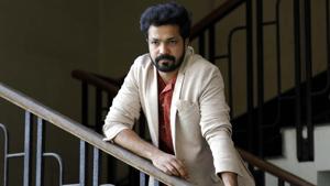 Actor Suvrat Joshi is currently hosting a Dance Maharashtra Dance, a dance reality show on television(Rahul Raut/HTPHOTO) Actor Suvrat Joshi is currently hosting a Dance Maharashtra Dance, a dance reality show on television(Rahul Raut/HTPHOTO)