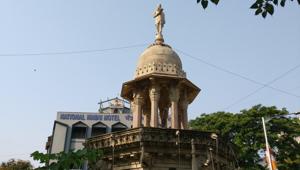 The path along Shahid Bhagat Singh and P D’Mello roads has plenty of markers from Mumbai’s history. The path along Shahid Bhagat Singh and P D’Mello roads has plenty of markers from Mumbai’s history.