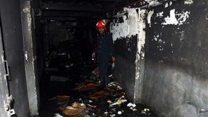 Firefighters doused the fire by 7am, no casualties were reported(Praful Gangurde/HT) Firefighters doused the fire by 7am, no casualties were reported(Praful Gangurde/HT)