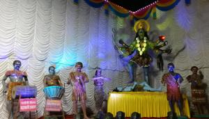Goddess Kali’s arms and leg move as she vanquishes an enemy, in Mahim.(Rachel Lopez/HT photo) Goddess Kali’s arms and leg move as she vanquishes an enemy, in Mahim.(Rachel Lopez/HT photo)