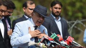 hehbaz Sharif (centre), hief minister of Punjab.(AFP file) hehbaz Sharif (centre), hief minister of Punjab.(AFP file)