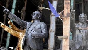Workers clean the statue of Dr Babasaheb Ambedkar on the eve of Ambedkar Jayanti at a workshop in Jogeshwari, Mumbai.(HT File Photo)