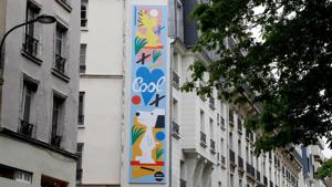 A mural by US artist Nina Chanel Abney set up front of the Citizen Hotel in Paris, as the first of a series of huge street art projects featuring Snoopy and the Peanuts gang.(AFP) A mural by US artist Nina Chanel Abney set up front of the Citizen Hotel in Paris, as the first of a series of huge street art projects featuring Snoopy and the Peanuts gang.(AFP)