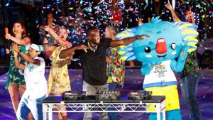 Former Jamaican sprinter Usain Bolts plays the DJ during the closing ceremony of the 2018 Commonwealth Games (CWG 2018) in Gold Coast on Sunday.(REUTERS) Former Jamaican sprinter Usain Bolts plays the DJ during the closing ceremony of the 2018 Commonwealth Games (CWG 2018) in Gold Coast on Sunday.(REUTERS)
