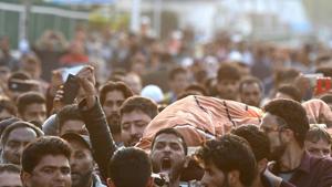 Kashmiri residents shout slogans as they carry the body of Gowhar Ahmed, 22, from a hospital in Srinagar on April 3, 2018.(AFP file photo) Kashmiri residents shout slogans as they carry the body of Gowhar Ahmed, 22, from a hospital in Srinagar on April 3, 2018.(AFP file photo)