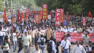 Supporters of Left Front take out a protest rally in Kolkata on Monday.(Samir Jana/HT Photo) Supporters of Left Front take out a protest rally in Kolkata on Monday.(Samir Jana/HT Photo)