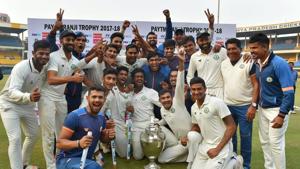 Vidarbha clinched the Ranji Trophy title for the first time in the 2017-18 season as they defeated Delhi in Indore.(PTI) Vidarbha clinched the Ranji Trophy title for the first time in the 2017-18 season as they defeated Delhi in Indore.(PTI)