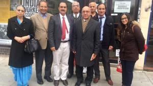 Labour Party MP Virendra Sharma (centre), who represents Ealing Southall, echoed the demand of local community.(HT Photo) Labour Party MP Virendra Sharma (centre), who represents Ealing Southall, echoed the demand of local community.(HT Photo)