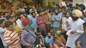 Lok Insaaf Party MLA Simarjeet Singh Bains interacting with agitating sewa kendra employees during a protest against non-payment of their salaries in Ludhiana on Monday.(Gurpreet Singh/HT) Lok Insaaf Party MLA Simarjeet Singh Bains interacting with agitating sewa kendra employees during a protest against non-payment of their salaries in Ludhiana on Monday.(Gurpreet Singh/HT)