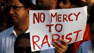 People participate in a protest against the rape of an 8-year-old girl in Kathua near Jammu, and a teenager in Unnao, Uttar Pradesh state, in Mumbai, India.(Reuters Photo) People participate in a protest against the rape of an 8-year-old girl in Kathua near Jammu, and a teenager in Unnao, Uttar Pradesh state, in Mumbai, India.(Reuters Photo)