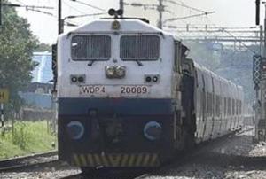 The plan to replace asbestos at railway stations with metal, which was started a decade ago, is now a major project.(HT PHOTO) The plan to replace asbestos at railway stations with metal, which was started a decade ago, is now a major project.(HT PHOTO)