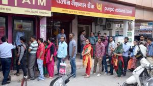 Customers waiting for their turn outside an ATM in Rishikesh on Wednesday / HT(HT Photo) Customers waiting for their turn outside an ATM in Rishikesh on Wednesday / HT(HT Photo)
